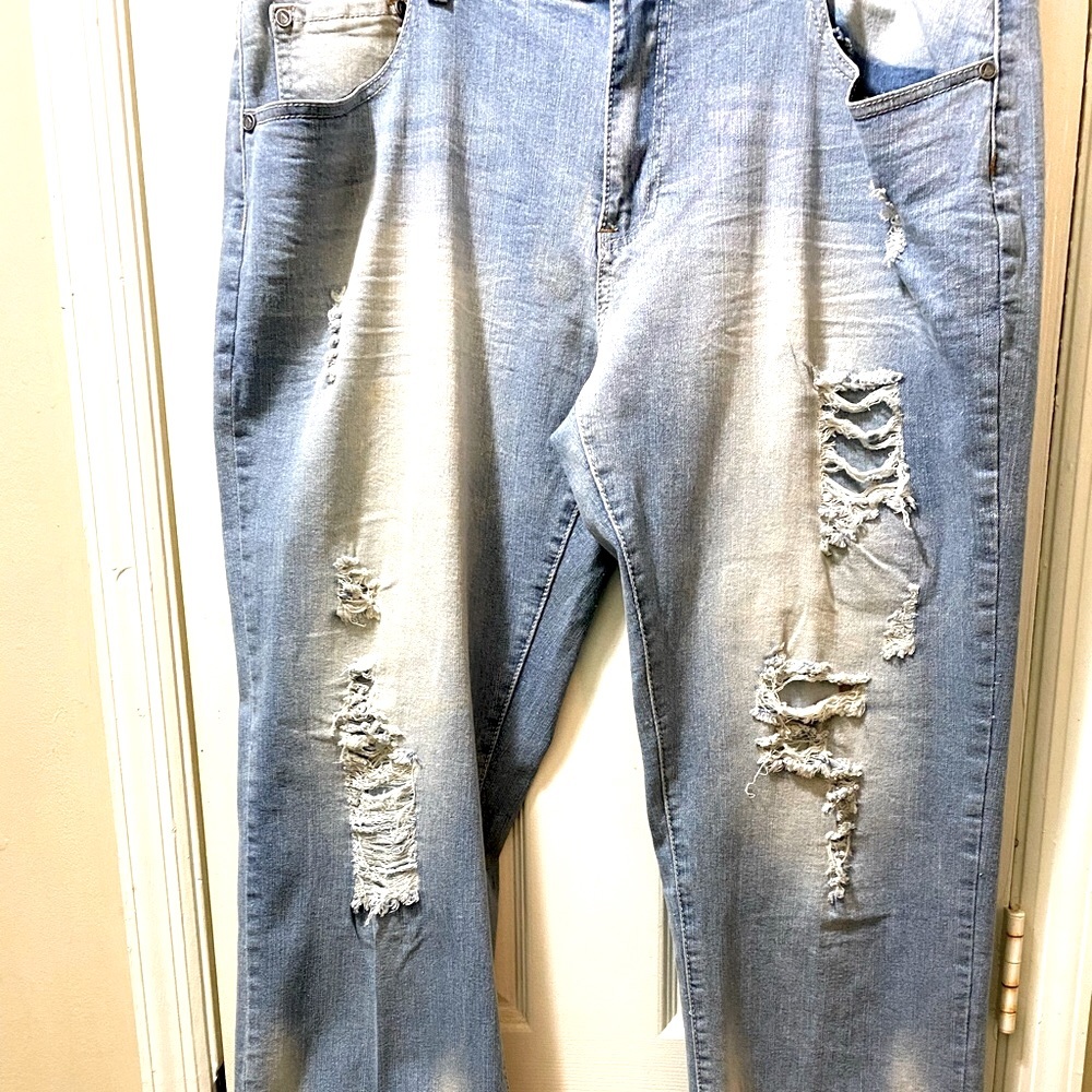 Men Jeans - Picture 3 of 7